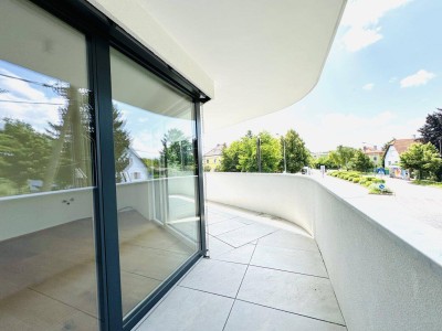 Balkonwohnung mit viel Licht, Glas und moderner Ausstattung!