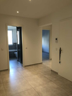 ++ Hochwertige 4-Zi. Whg mit Balkon // Aufzug //Stellplatz ++
