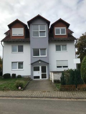 Lichtdurchflutete 2-Zimmer-Wohnung mit großem Sonnenbalkon und Außenstellplatz in Zornheim