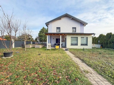 NEUBAU - Haus in Bahnhofsnähe! *Wärmepumpe, Fussbodenheizung, Baujahr 2015 &amp; vieles mehr!*