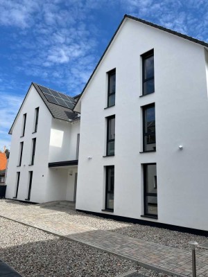 Exklusiv & Modern: Helle Dachgeschosswohnung mit Balkon in Gernsheim