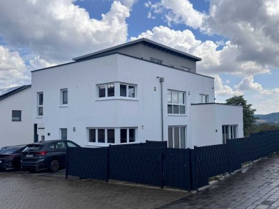 OUTSTANDING MODERN FREEST. HOUSE WITH NICE FEATURES!