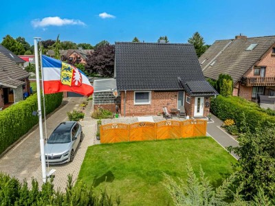 Modernisiertes Einfamilienhaus mit großem Garten.