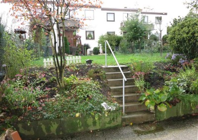 Reihenhaus mit Garten und kleiner Einliegerwohnung sucht nette Mieter !