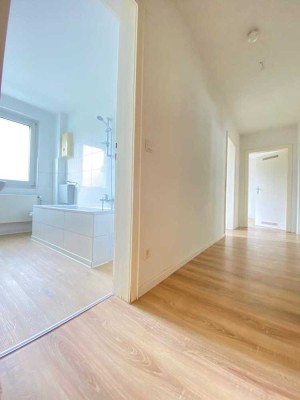 **HELLE 3-ZIMMERWOHNUNG MIT BADEWANNE UND TAGESLICHTBAD**