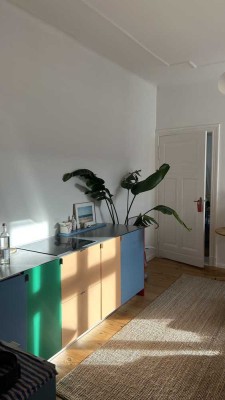 Ruhige, möblierte Altbauwohnung mit Designermöbeln – Toplage Prenzlauer Berg