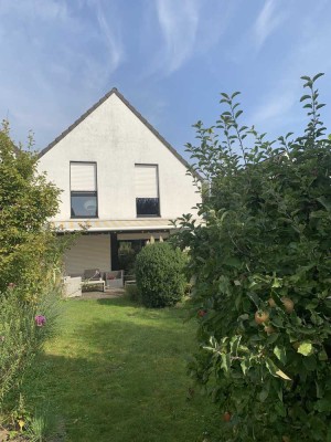 Gepflegtes Reihenendhaus mit vier Zimmern und EBK in Jöllenbeck, Bielefeld