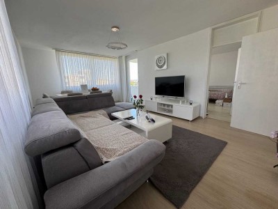 Schöne 2 Zimmer Wohnung mit Balkon, Einbauküche und Stellplatz