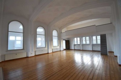 Wohnperle - ehemalige Kappelle! Großzügige 3-Zimmer-Whg zu vermieten
