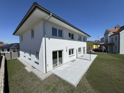Ihr Garten wartet! Hochwertige Neubau-DHH mit Pelletsheizung, sonniger Terrasse + zwei Stellplätzen