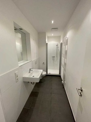 vollständig renovierte 4-Zimmer-Wohnung mit Einbauküche in Uni-Nähe WG-geeignet