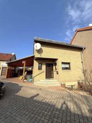 TOP TIPP! EINFAMILIEN-WOHLFÜHLHAUS (REH 7,05m Breite) MIT GARTEN UND CARPORT!