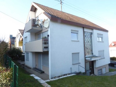 Helle 3 1/2 Zimmerwohnung im Erdgeschoss, Terrasse,  Bad mit Fenster, Einzelgarage