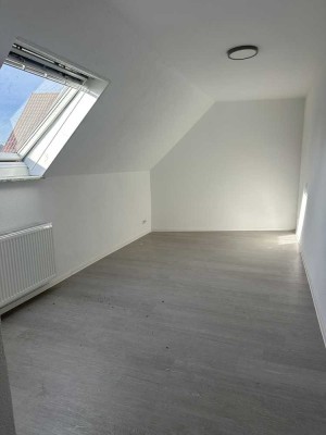 ATRAKTIV! Kernsanierte 2 Zimmer Wohnung