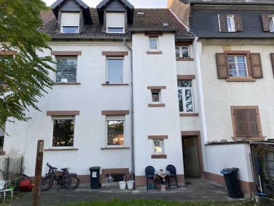 Neu renovierte großzügige Wohnung in Landau und Dachausbau!