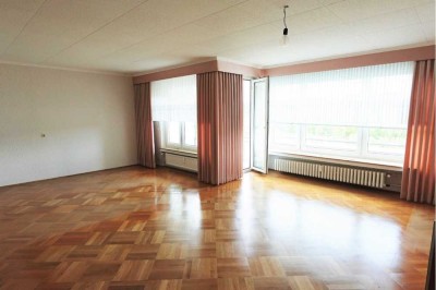 Großzügige Wohnung mit Loggia und Garage
