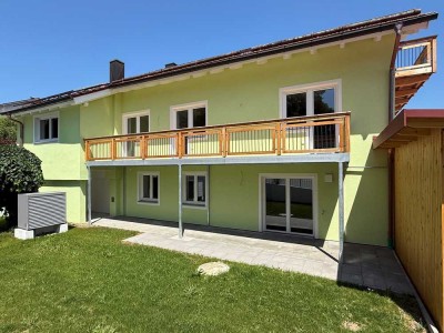 neuwertig-komplettmodernisiertes 
Apartment im DG mit kl. Balkon 
in Tengling am Waginger See