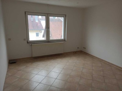 Helle 5-Raum-Maisonette-Wohnung mit Balkon und Einbauküche in Heidenheim