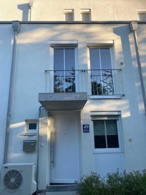 Modernes 4,5-Zimmer-Reihenhaus mit Dachterrasse in München Perlach