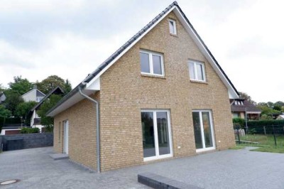 Neubau-Einfamilienhaus mit Doppelgarage - sofort beziehbar