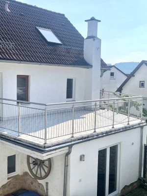 Gemütliche, modernisierte Wohnung mit Altbaucharme & Dachterrasse auf zwei Ebenen von Privatanbieter