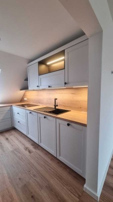 Frisch renovierte Dachgeschosswohnung mit Blick über die Stadt