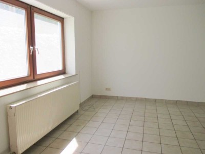 Helle 3-Zimmer-Souterrain-Wohnung in Lingenfeld