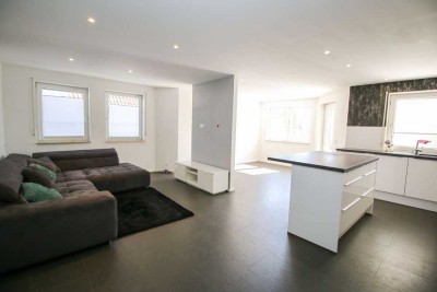 Bezugsfreie, moderne EG-Wohnung / großer Garten + Garage ***PROVISIONSFREI für den Käufer***