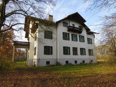 Jagdschloss in absoluter Alleinlage am Waldrand zwischen Regensburg und Straubing