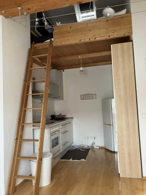 Helle 2-Zimmer-Dachgeschosswohnung in Neukeferloh