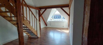 Tolle Wohnung mit Galerie und EBK zu vermieten