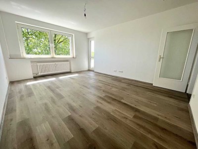 Frisch renovierte 2,5-Zimmer-Wohnung mit Balkon!