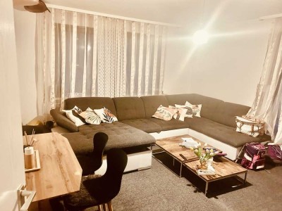 2-Zimmerwohnung, Ostviertel, am Wald mit Balkon, neue Einbau-Küche, Duschbad, 1. OG