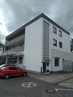 ab sofort: renovierte, helle, gut geschnittene 2ZKB Wohnung mit großem Balkon und Kellerraum