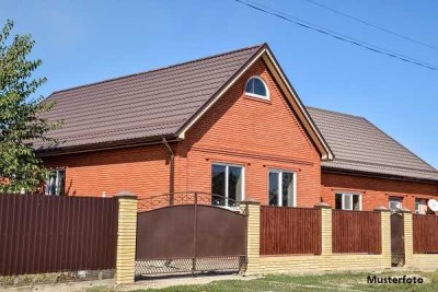 Einfamilienhaus nebst Garage - provisionsfrei