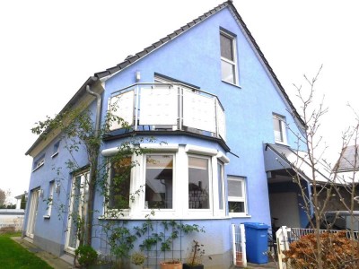 *Energieeffizientes Architektenhaus in Feldrandlage - mit viel Platz für Familie und Homeoffice*
