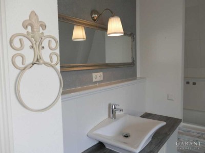 4 Zimmer-Altbau-Wohnung. Nicht nur zum Wohnen! Lebensfreude, Eleganz und Wohnstil gut vereint.