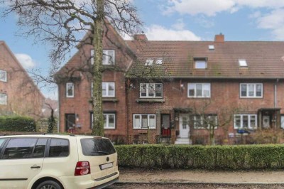 Wohnglück schaffen in Kiel: RMH mit Renovierungsbedarf in Vorstadtlage