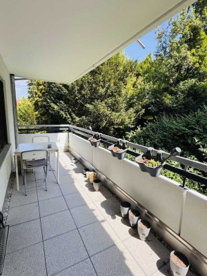 Warmmiete: 880€ | Großzügige 1 Zimmer-Wohnung mit Balkon und EBK in Stuttgart im Heusteigviertel