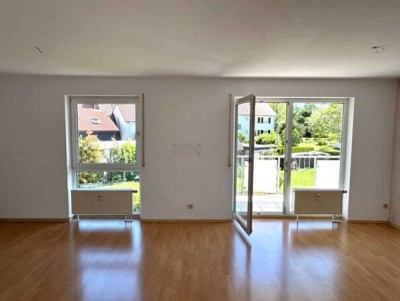 lichtdurchflutete 3,5 Zimmer Wohnung mit Stellplatz und Balkon in Schechingen