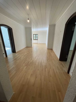 Charmante 3-Zimmer-Wohnung in der Dachauer Altstadt mit traumhaftem Garten