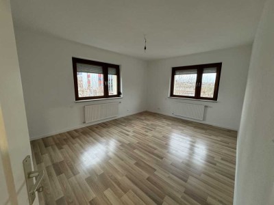 Modernisierte geräumige 4-Zimmer-Wohnung mit Balkon und moderner Ausstattung in zentraler Lage