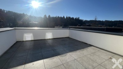 Traumhafte Penthouse-Wohnung mit Terrasse und Balkon in LKH-Nähe!