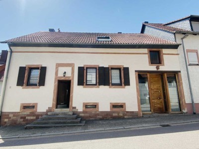 Außergewöhnliches Ein- bis Zweifamilienhaus - Grundstück ideal für Tierhaltung