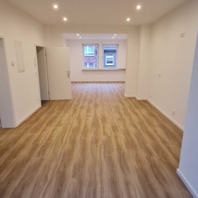 °°° Offen geschnittene, große 2,5 Zimmer-Wohnung mit Balkon°°°