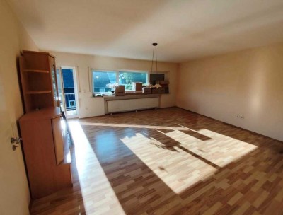 helle 3-4 Zimmer mit offenem Kamin, Wintergarten und Stuckdecke