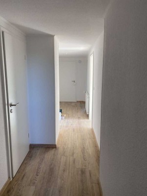 großzügige zweieinhalb Zimmer Wohnung zentral in Bad Marienberg