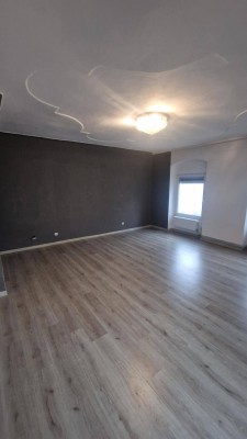 Geräumige 2-Zimmer Altbauwohnung mit Einbauküche