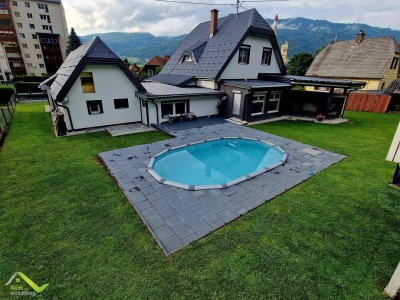 Generalsaniertes Einfamilienhaus mit Swimmingpool, Wintergarten, 2 Garagen und Doppelcarport