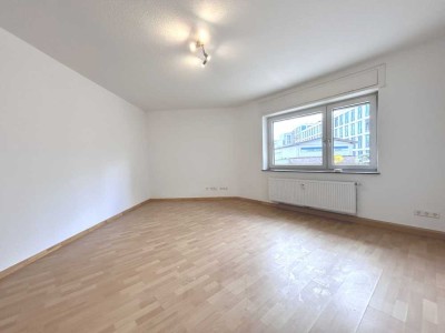 7274 - WG-Gesucht: Renovierte 4-Zimmerwohnung nahe Ludwig-Erhard-Allee!